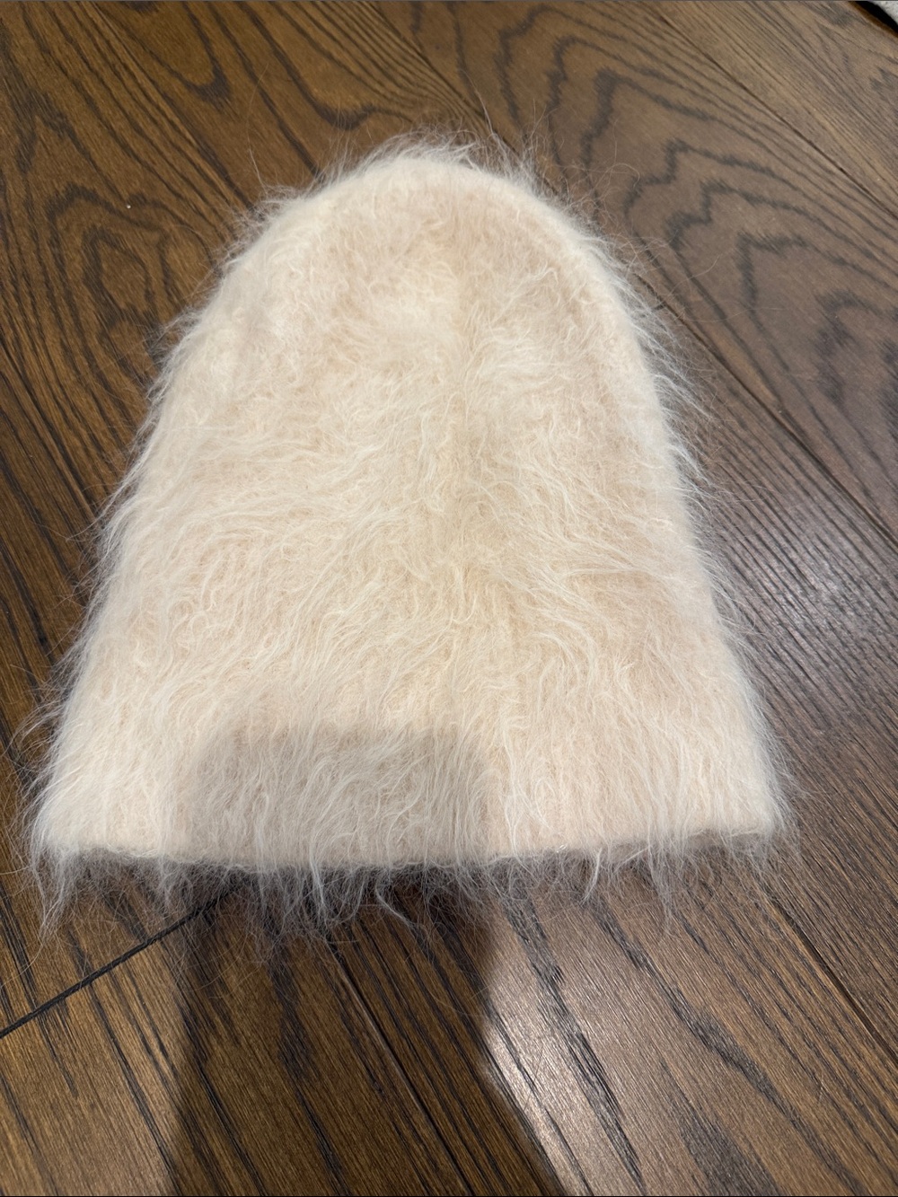 Toteme Fluffy Knit Beanie - Soft Beige